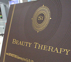 SI Beauty Therapy sign