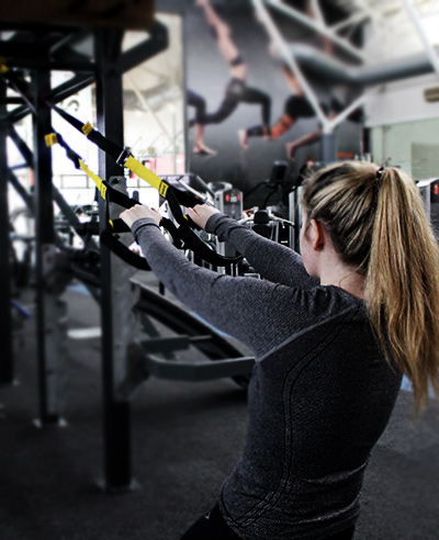 trx in dublin female trainer completing trx back row exercise